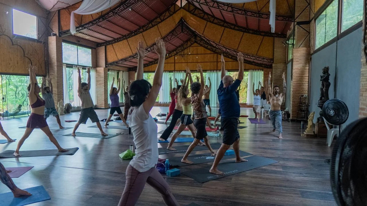 Prática de Asanas e Condução